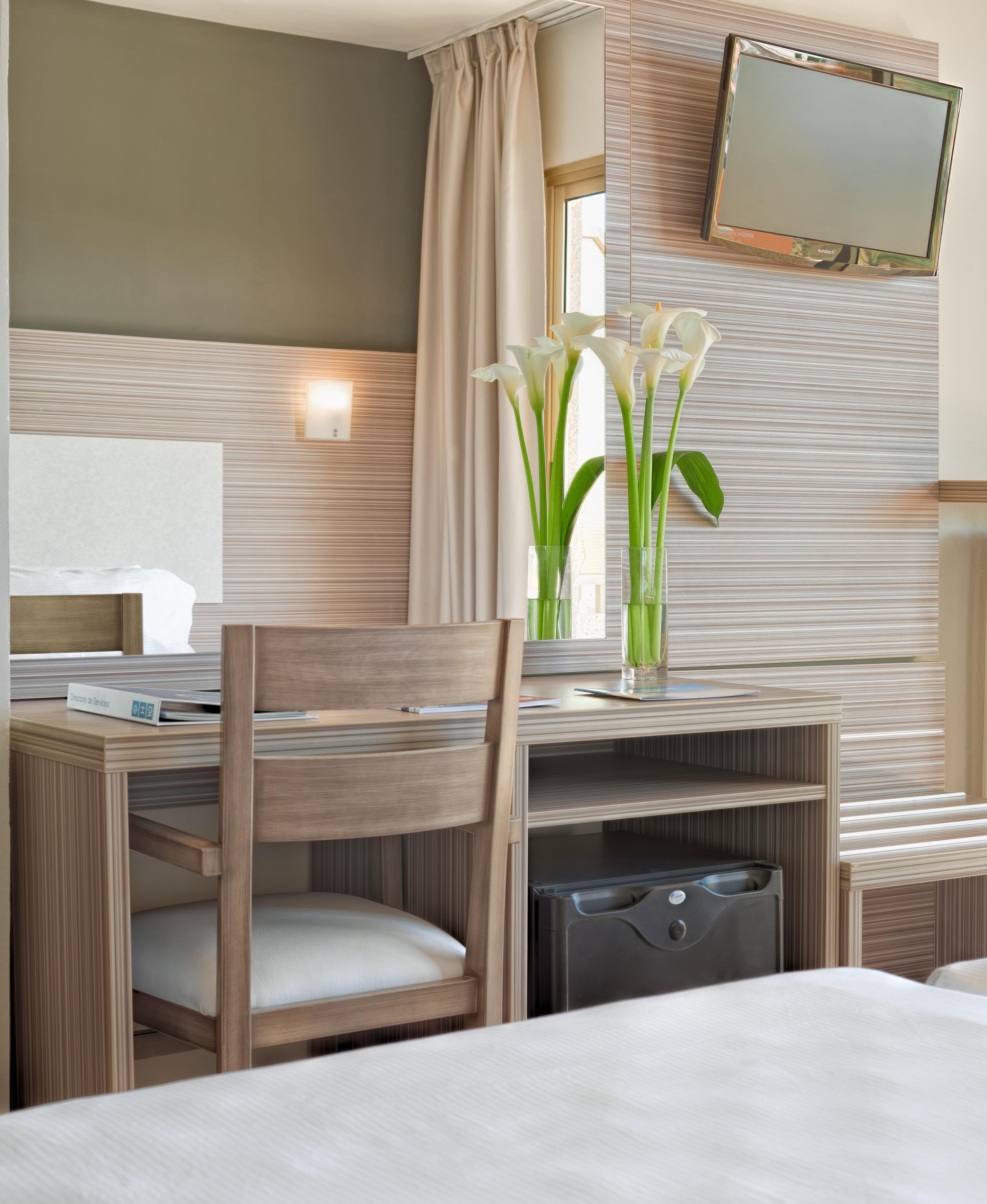 Hotel H10 Playa 4*